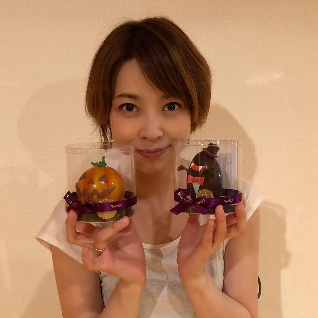 初嶺麿代さんのインスタグラム写真 - (初嶺麿代Instagram)「#ハッピーハロウィン🎃  生徒さんに頂きました🎃 ハロウィンチョコレート🍫 #学芸大学 #美と健康 #趣味  #フィットネススタジオ  #大人女子の習い事 #なりきりタカラヅカ #楽しい時間 #ダンス #ミュージカル  #宝塚受験生 #宝塚受験スクール」10月31日 12時29分 - hatsunemayo