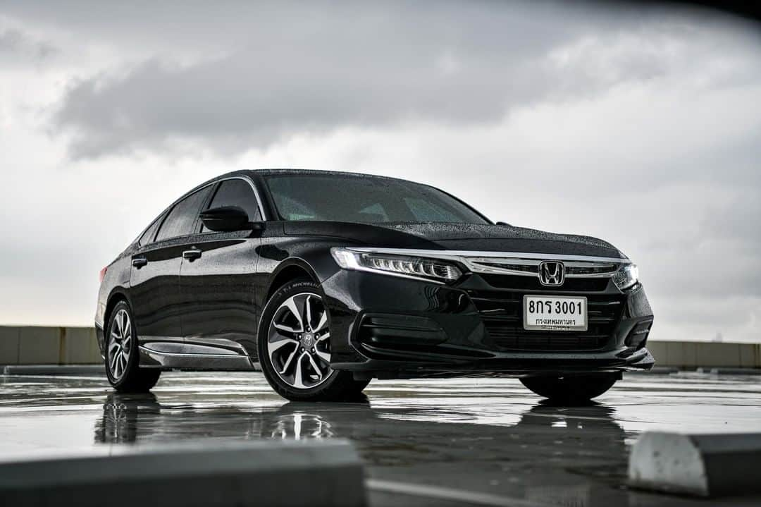 EnjoyHondaThailandさんのインスタグラム写真 - (EnjoyHondaThailandInstagram)「Honda Accord Turbo ยนตรกรรมสปอร์ตเร้าใจ ดีไซน์พรีเมียมเป็นเอกลักษณ์ #HondaThailand #HondaAccord #TheAccord #AllnewHorizonBegins」10月31日 12時30分 - hondathailand