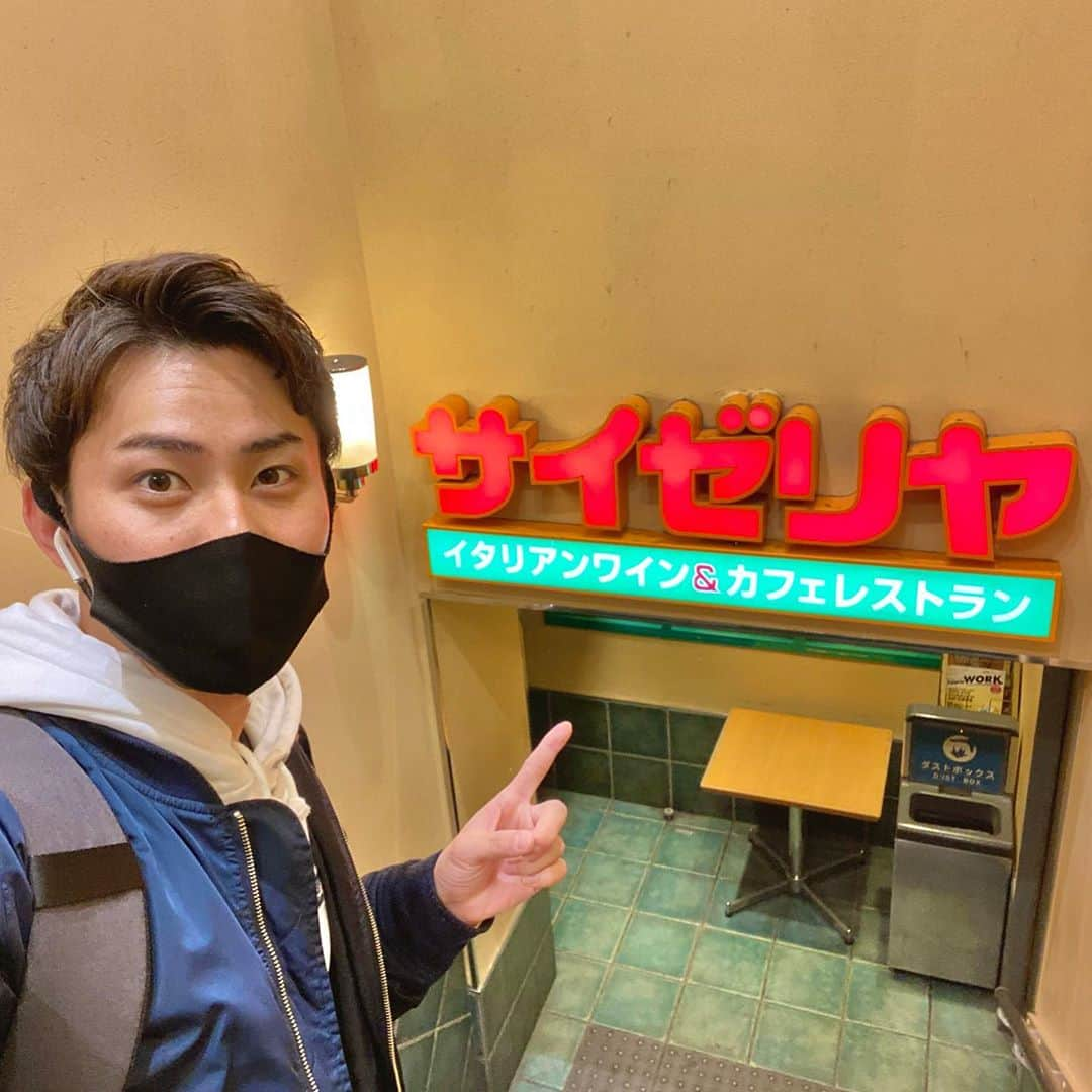 三ツ廣政輝さんのインスタグラム写真 - (三ツ廣政輝Instagram)「今日もサタプラありがとうございました！🍊  丸山さんに気づいていただいた通り髪は切りましたが、正真正銘三ツ廣政輝で今日もお送りいたしました🙇‍♂️  今回はサイゼリヤのイチオシ料理をランキング形式でお伝えしましたが、どれも観ていてお腹が空くものばかり…🤤  食欲に負けて、生放送終わりにサイゼリヤに一直線！ミラノ風ドリアと辛味チキンを食べてしまいました🤣  来週は一体どんな美味しい料理が出てくるんでしょう…！お楽しみに✨  #サタプラ #丸山隆平 さん#小島瑠璃子 さん#ギャル曽根 さん#銀シャリ橋本 さん　#銀シャリ鰻 さん　#三ツ廣政輝 #清水麻椰 #アナウンサー」10月31日 12時34分 - masaki_mitsuhiro