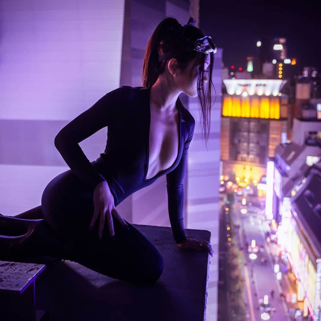 Joshさんのインスタグラム写真 - (JoshInstagram)「- She watches over her city, waiting for her next cativating meal. Happy Halloween!  With @stefatty_ . . . . . . . #catwoman #halloween #tokyo #japan #urbanromantix #sonyportraits #sonyalpha #portrait_vision #portraitpage #portraitmood #portraitgames #createexplore #under10kportraits #moodyport #night_owlz #portraitkillers #goodshotmate #portraitmovement」10月31日 12時38分 - joshtaylorjp