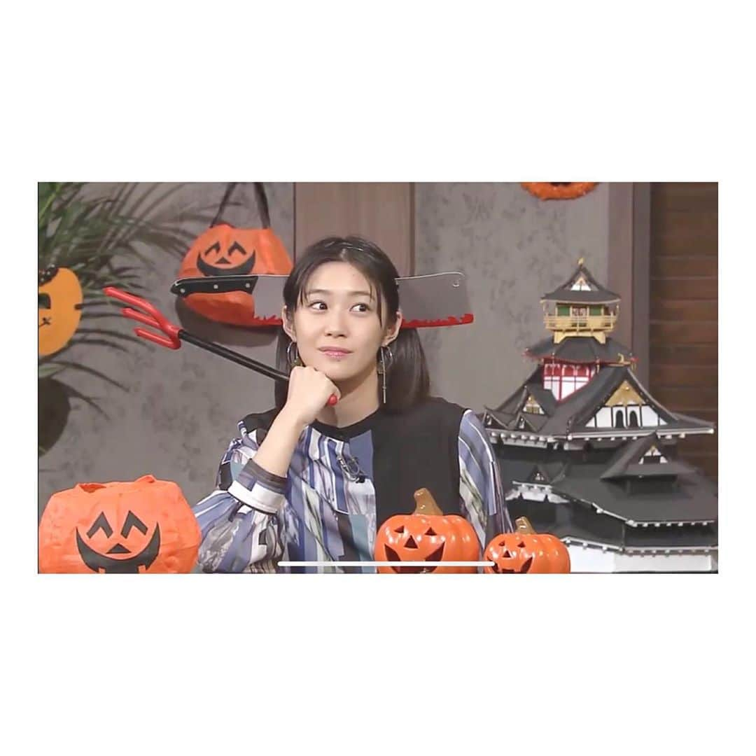 加村真美さんのインスタグラム写真 - (加村真美Instagram)「Happy Halloween👻  マヤマヤマこと真山りかちゃんとのオフショット😂❣️ 黒マントが似合う！可愛い👏🏻💓  2枚目はカボチャ多すぎる🎃笑」10月31日 12時53分 - kamura_mami