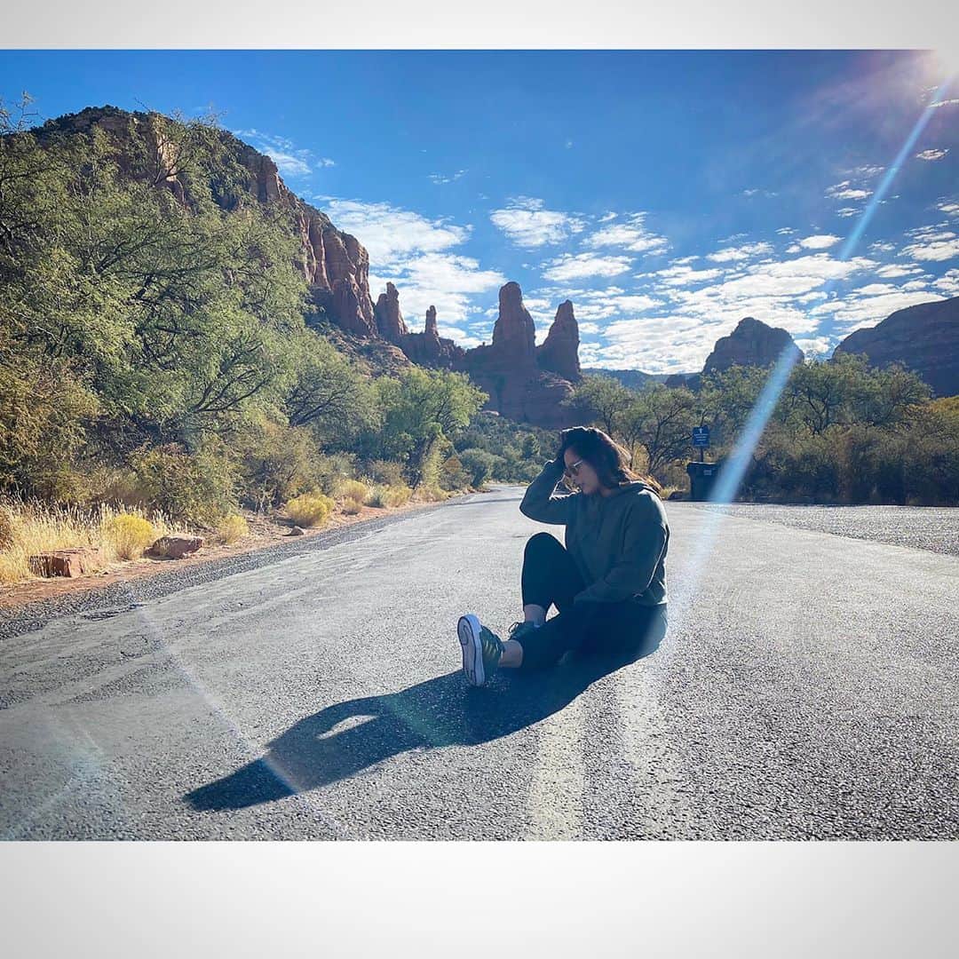 モリヤ・ジュタヌガーンのインスタグラム：「#Sedona #momoriya Cr : @mayariya」