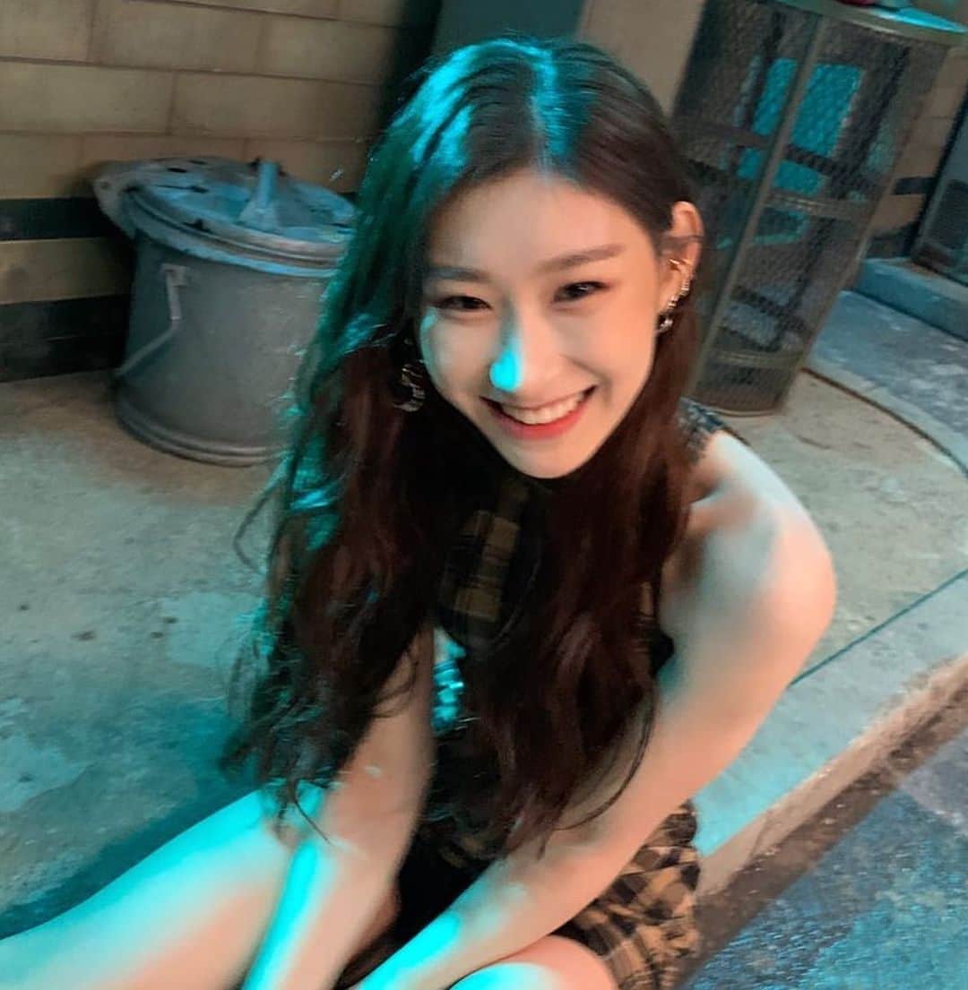 チェリョンのインスタグラム：「cutest bean🧸💘 #있지 #ITZY #채령 #CHAERYEONG #MIDZY⁣⠀」