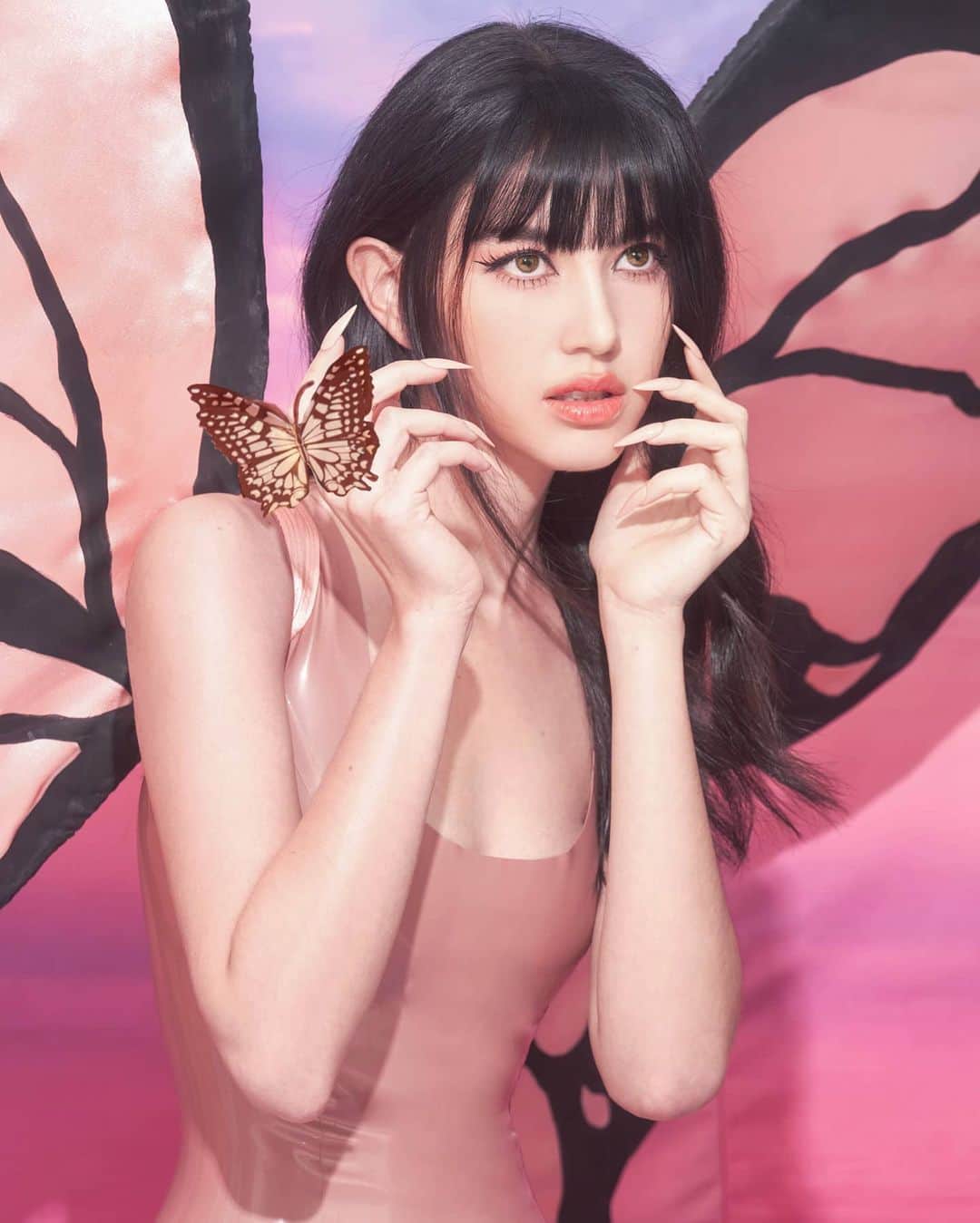 マイ・ダーウィカーのインスタグラム：「💕✨🦋 #หิวมนุษย์   #davikahalloween #bsetmakeuphalloween #poobpubrubhalloween」