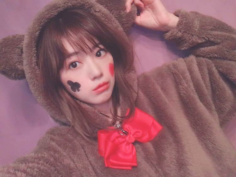 堀有里さんのインスタグラム写真 - (堀有里Instagram)「#ハッピーハロウィン  こちらも #コスプレ ではなく、 #舞台アリスト のビジュアル衣装です❤️ #くましゃん　#🧸 役柄はまた別ですよ！ お楽しみにね😎ふふふ  #もふもふ #もこもこ #リボン　#フェイスペイント　#ハロウィンコスプレ #ハロウィン🎃 #くまパジャマ #耳付きパーカー」10月31日 13時22分 - _horiyuri_