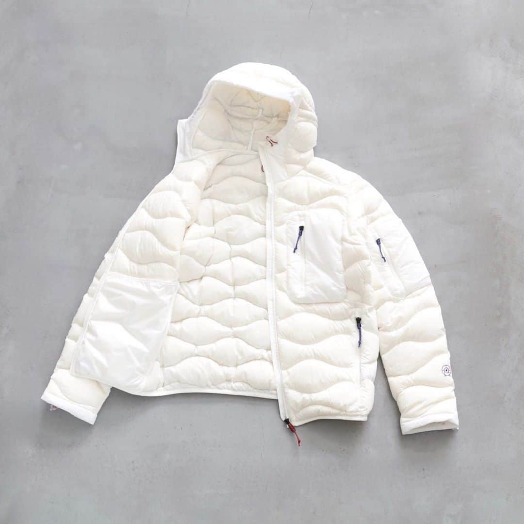 のインスタグラム：「[再入荷 / limited]  Peak Performance × BEN GORHAM "Ben Helium Hood Jacket" ¥45,100- _ 〈online store / @digital_mountain〉 http://www.digital-mountain.net/shopdetail/000000012540/ _ 【オンラインストア#DigitalMountain へのご注文】 *24時間受付 *15時までのご注文で即日発送 *送料無料 tel：084-973-8204 _ We can send your order overseas. Accepted payment method is by PayPal or credit card only. (AMEX is not accepted)  Ordering procedure details can be found here. >>http://www.digital-mountain.net/html/page56.html  _ #peakperformance #BENGORHAM #BYREDO #ベンゴーラム　 #バイレード #バレード #ピークパフォーマンス _ 本店：#WonderMountain  blog>> http://wm.digital-mountain.info _ 〒720-0044  広島県福山市笠岡町4-18  JR 「#福山駅」より徒歩10分 #ワンダーマウンテン #japan #hiroshima #福山 #福山市 #尾道 #倉敷 #鞆の浦 近く _ 系列店：@hacbywondermountain _」