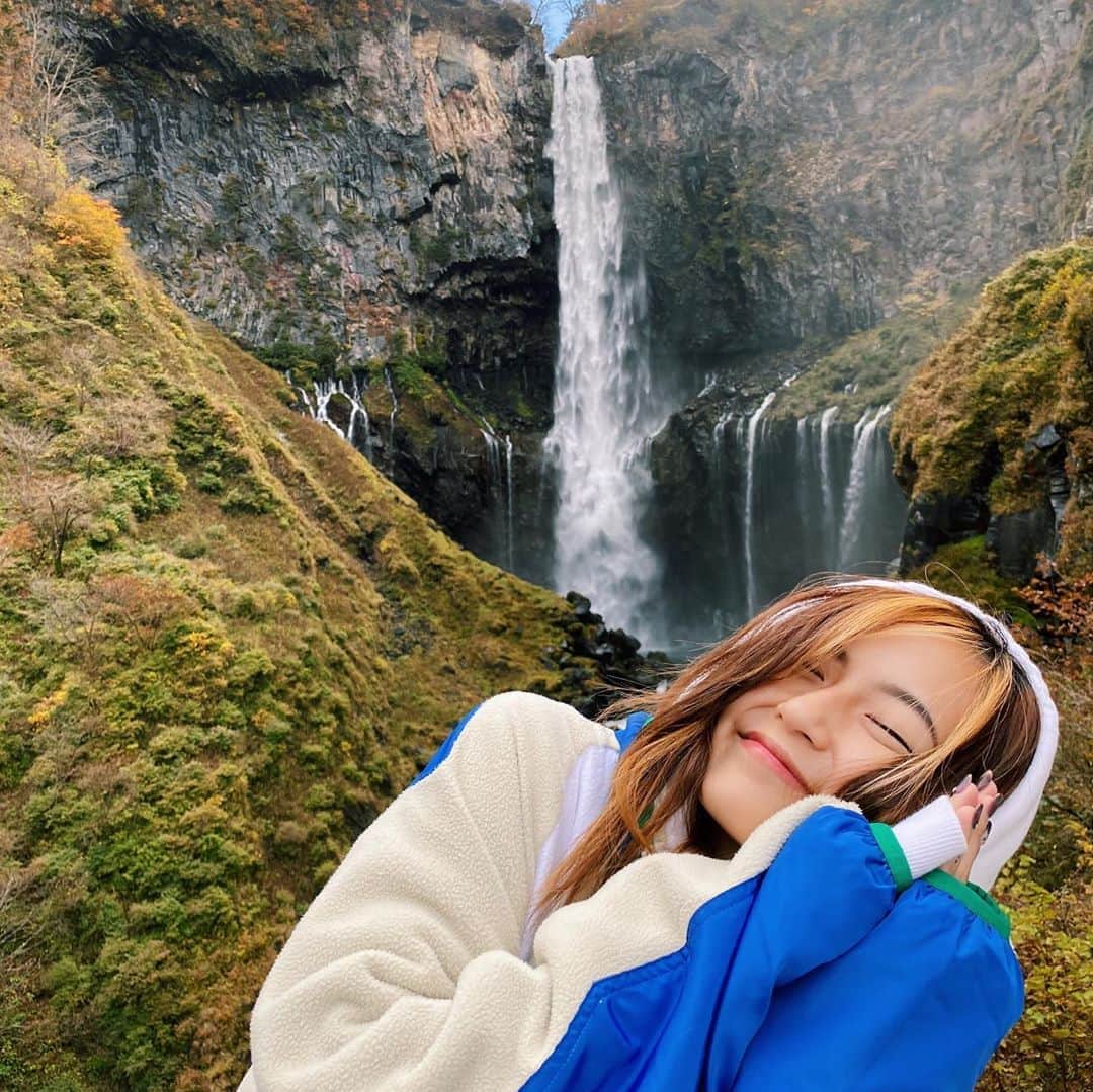 なつぴぴさんのインスタグラム写真 - (なつぴぴInstagram)「pvcmvn&andyのMV撮影をしに初日光に行きました。 この滝は日本一大きい滝なんだって！ すごいよね😳でっけー！ . MVと一緒に１日密着も撮ったので、公開お楽しみに💕」10月31日 13時59分 - nattsu_pipi