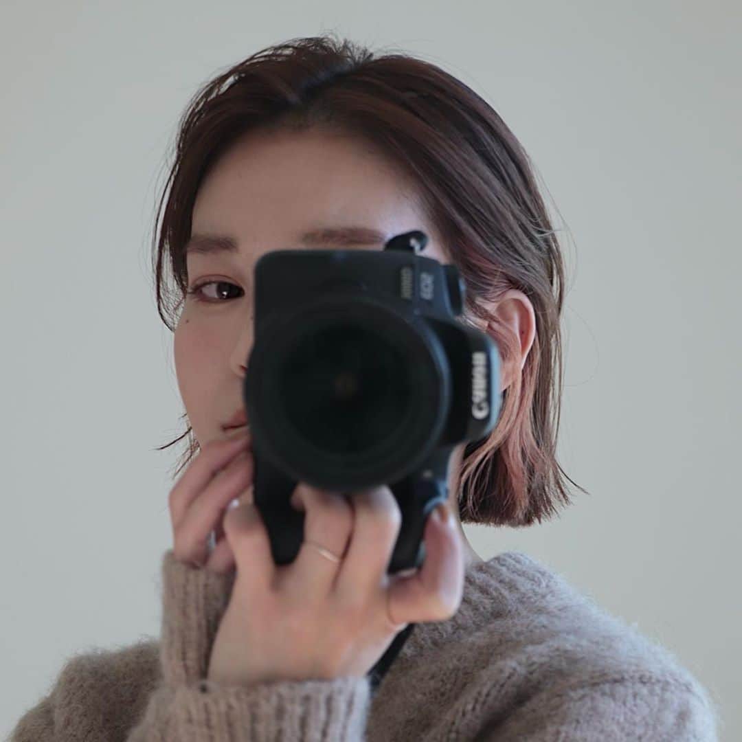 のインスタグラム：「. . 仕事柄ハイブリーチができないので インナーカラーで遊んでみました。 ピンクを入れてもらったよ♡ . . . . 久々にアイコンも変更📷 . . . . #hairstyle #ボブ #インナーカラー #kuronekom4」