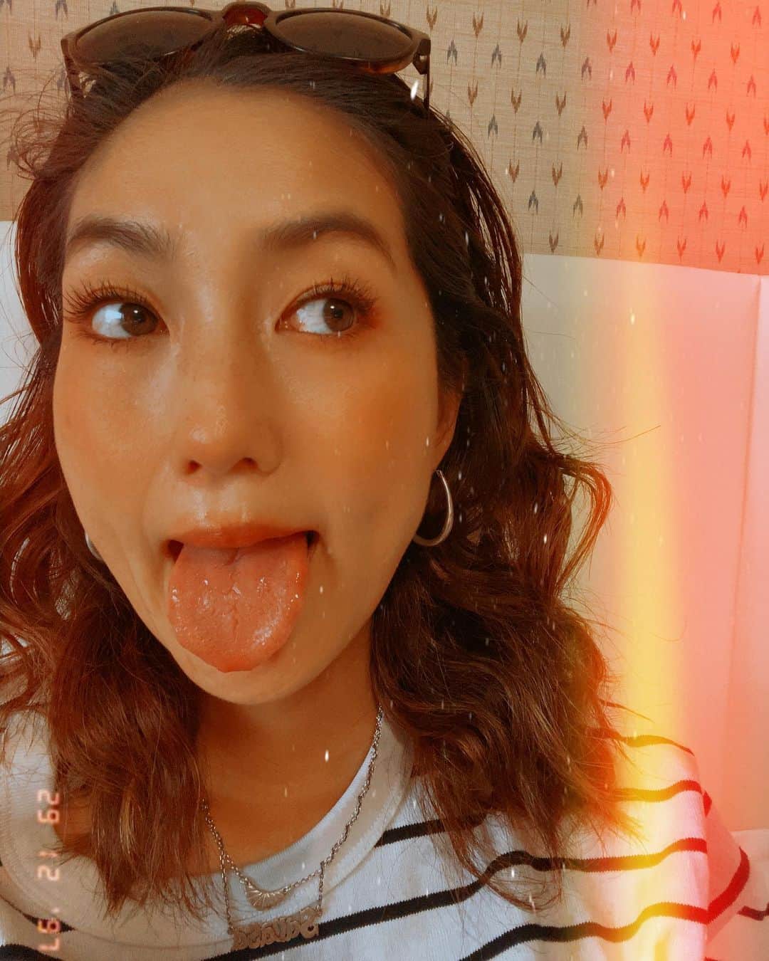 堀舞紀のインスタグラム：「👩🏾‍🦱〜 . . . 中途半端な長さだから ついお団子にしがち、、、 . . . ほどいたら パーマネント！！ . . . 先日一足お先に お誕生日を迎えたワタクシに 妹が、、 肉、、 くれた、、 . . . 🐗、、、 . . . サファリパークに 行った直後 だったけど 有り難く 美味しく いただきました🤤 . . . 有り難うww . . . #ぺろーん #天然猪 #キャニオが♡のパックンチョみつけた」