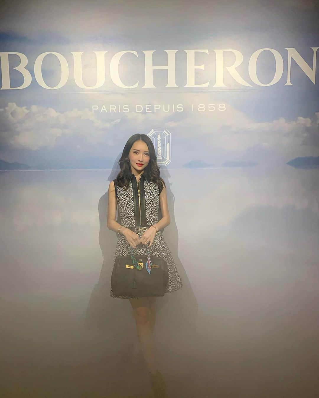 伊東亜梨沙さんのインスタグラム写真 - (伊東亜梨沙Instagram)「BOUCHERON×JoelRobuchon💎 コンセプトは空と雲☁️ 素敵なジュエリーが沢山💍 見てるだけでうっとりする輝き🤤 . ブシュロンとロブションのコラボディナーも最高に美味しかった🤍💙 . . #boucheron #boucheronring #ブシュロン #ロブション #ロブション恵比寿」10月31日 14時11分 - arisa__917m