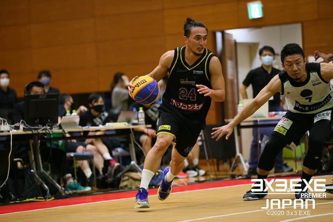 のインスタグラム：「先週は個人としては2シーズンぶり、そしてチームとしては初のプレミアでした！🏀 . 感染予防対策の為、無観客で開催されました。 ファンの皆さんの声援が聞こえなく少し寂しかったですが、この状況下でもバスケができることはとても幸せです！🙏 . 開催に向けて尽力を尽くしていただいた @3x3.exe のスタッフの皆様、そしてスポンサーの皆様、ありがとうございました！！🏀🔥 . 結果は ↓ @hiuzerockets 18- 15 @dime3x3 [win] @hiuzerockets 14-21 @crayon3x3 [lose] で7位に終わりました。 . 怪我人、そして登録ミスでフルメンバーではなかったですが、それでも全員でハードワークして絶対王者ダイムに勝てたのはチームにとって大きな一歩でした！ . 改めて応援ありがとうございました😊🚀 . . . #tokyo #ballislife #basketball #fitness #l4l #halfjapanese #モデル #トレーニング #東京 #実業家 #フィットネス #バスケ  #愛犬家 #ハーフ #bリーグ #アスリート #3x3  #ダイエット #ナイキ #スニーカー好き #ミスコン #バイリンガル #英語」