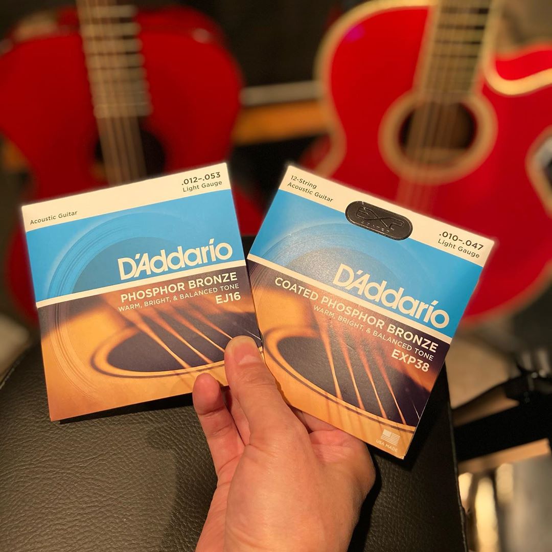 本城聡章のインスタグラム：「#アコースティックギター も #daddario もちろん最高です👍😉 #rehearsal #daddariostrings #ダダリオ2020 #タカミネ #Takamine #Acousticguitar #kyoritsucorporation #ToshiakiHonjo #本城聡章 #弾き語り」
