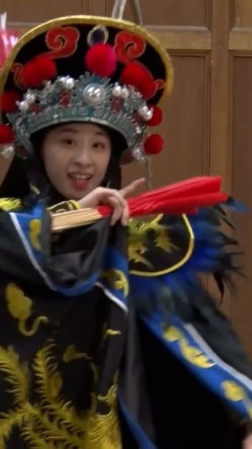 藩彩華のインスタグラム：「変面の演技は是非「活水女子大学公式サイト」より、YouTubeに飛んで観てください✨」