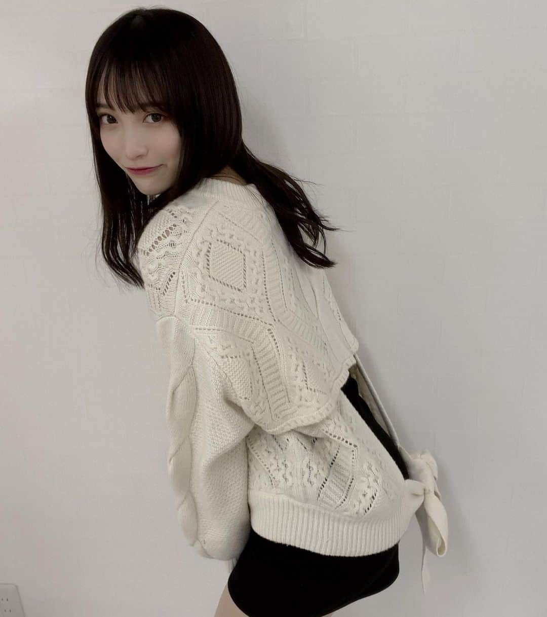 神谷樹里奈さんのインスタグラム写真 - (神谷樹里奈Instagram)「🧶❤︎  #私服 #私服コーデ #snidel #タイトスカート #ミニスカート #白ニット #乃木坂46 #アイドル」10月31日 14時33分 - __oystersushi