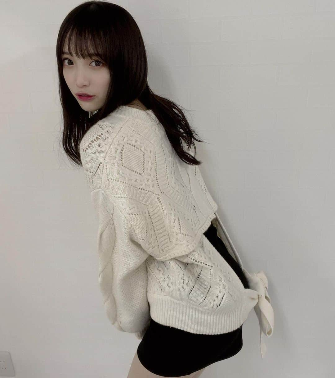 神谷樹里奈さんのインスタグラム写真 - (神谷樹里奈Instagram)「🧶❤︎  #私服 #私服コーデ #snidel #タイトスカート #ミニスカート #白ニット #乃木坂46 #アイドル」10月31日 14時33分 - __oystersushi