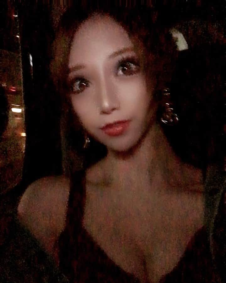 侑季美怜のインスタグラム：「タクシー暇くて自撮りする癖ある🚕💨」