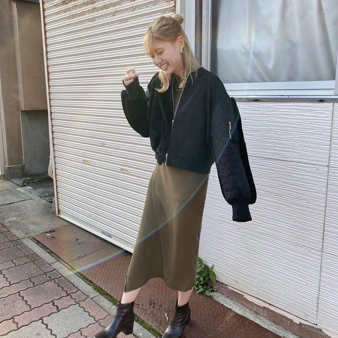 のインスタグラム：「* #弾丸グルメ in三崎 ロケ衣装👗 outer×one-piece @loveless___official  写真撮ってたら、 昴生さんがすごい笑わせて くるからブレブレ😤笑笑 だからお手本お願いします！って 言ったら、、いや決まりすぎ😂！！！ 勉強させ頂きます🙇🏻‍♀️笑笑 ちなみに奥には亜生さん🤫 (気づいたかな、、？笑) 楽しくて美味しいロケだったな❤️ #王様のブランチ #ミキ さん #松元絵里花」
