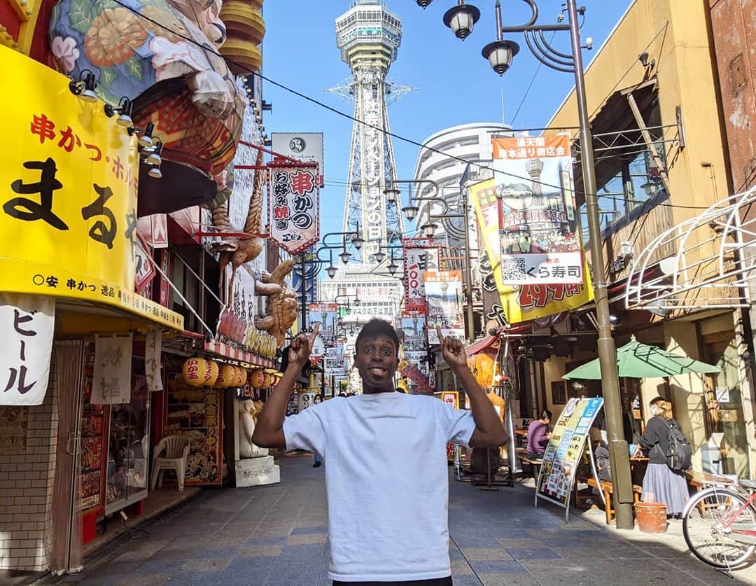 アイク・B・ヌワラのインスタグラム：「なんか、、外国人みたい  #大坂 #Day2」