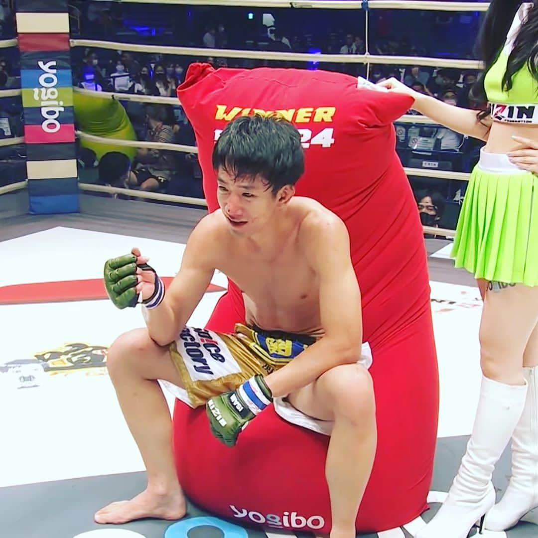 瀧澤謙太さんのインスタグラム写真 - (瀧澤謙太Instagram)「お分かりいただけただろうか？  #RIZIN24 #瀧澤謙太　#Yogibo  #RIZIN25 #指ハート　#キュンです　#RIZIN #rizinff」10月31日 14時40分 - kentatakizawa_mma