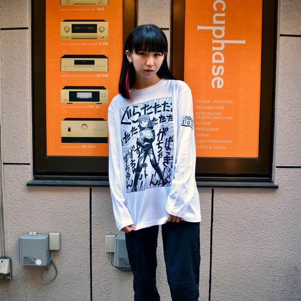 江口寿史のインスタグラム：「ヴィレッジヴァンガード×ひばりくんコラボロンＴin 吉祥寺。 Model @yzkyun   ヴィレッジヴァンガード オンラインストアにて受注開始 10/30(金)18:00〜11/8(日)23:59  https://www.village-v.co.jp/news/item/7652」