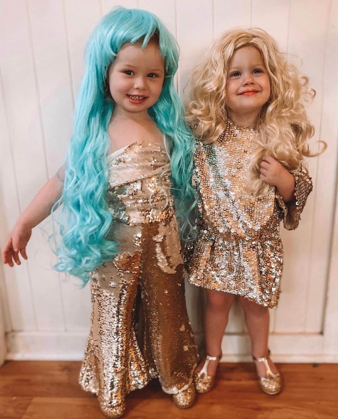シェパードのインスタグラム：「These two win Halloween 👻 hehe too cute! @leticiagaskell」