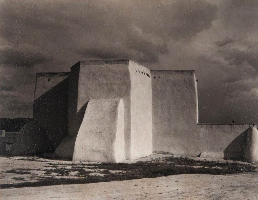 フィラデルフィア美術館さんのインスタグラム写真 - (フィラデルフィア美術館Instagram)「#PaulStrand was born #onthisday in 1890 in New York. He had a long and prolific career and was known for his photo technique and film work, which helped established #photography as an art form in the 20th century.  "Wall Street, New York," 1915 (negative); 1915 (print), by Paul Strand © Paul Strand Archive/Aperture Foundation. "The Family, Luzzara (The Lusettis)," 1953 (negative); mid- to late 1960s (print), by Paul Strand © Paul Strand Archive/Aperture Foundation. "Anna Attinga Frafra, Accra, Ghana," 1964 (negative); 1964 (print), by Paul Strand © Paul Strand Archive/Aperture Foundation. "Church, Ranchos de Taos, New Mexico," 1930 (negative); 1930 (print), by Paul Strand © Paul Strand Archive/Aperture Foundation.」10月17日 7時36分 - philamuseum