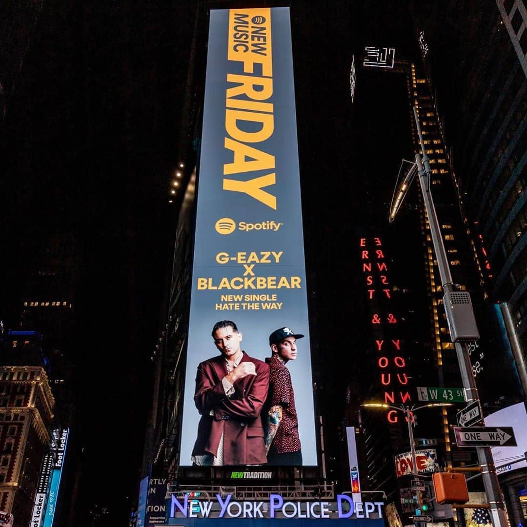 G-Eazyさんのインスタグラム写真 - (G-EazyInstagram)「Billboard love in the Big Apple.   Shouts out to everybody supporting “Hate The Way” 🙏🏼🙏🏼🙏🏼」10月17日 6時16分 - g_eazy