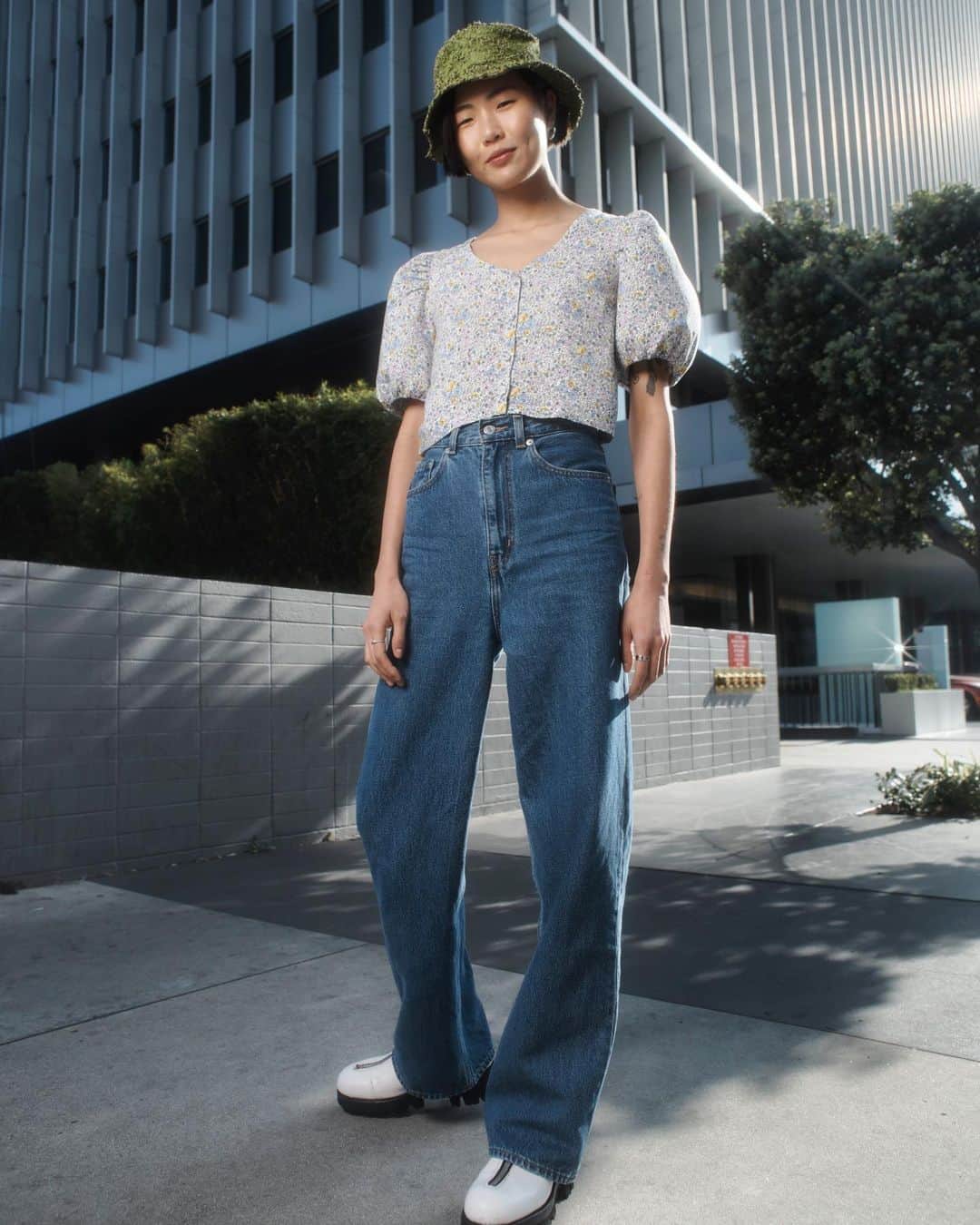 Levi’sさんのインスタグラム写真 - (Levi’sInstagram)「The High Loose. The name says it all. We took a vintage fit with a high rise and loose fit and reinterpreted it for today. Shop our new favorite fit via link in bio.」10月17日 6時13分 - levis