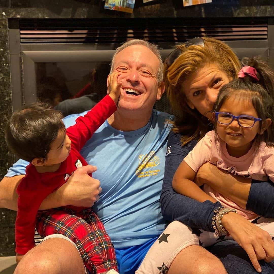 People Magazineさんのインスタグラム写真 - (People MagazineInstagram)「Hoda Kotb is looking to expand her family once again! ❤️ The Today co-host confirmed that she has indeed completed paperwork to kickstart the adoption process for a third child. "I was sitting with Joel... I said to him, 'We have a lot of love in this house do we have space for more love? Yes, we do. Would our family be enhanced? Yes, it would. Are there children who need us to? Yes, there are.'" 💕 Tap the bio link for more on the couple's openness to adopting once more.  #Regram @hodakotb」10月17日 6時26分 - people
