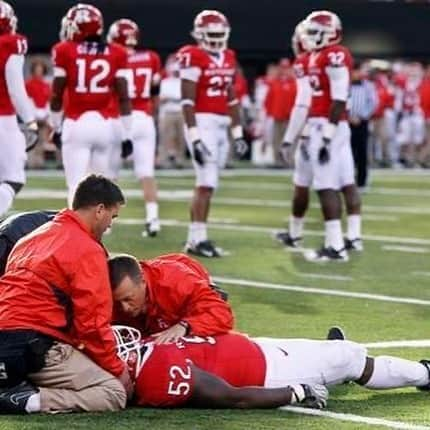 Ashley Haasさんのインスタグラム写真 - (Ashley HaasInstagram)「10 years ago today Eric LeGrand played in a game that would forever change his life, but not his spirit. I’ve known Eric for over 7 years now and he’s never once lost his fight to get better, instead he’s used this life changing event to help others that are also paralyzed fight to regain movement. Eric was one of the top prospects for teams looking to draft defensive tackles so even after his injury the Tampa Bay Buccaneers symbolically drafted Eric. 🙏🏼 I wish we could all be more like Eric. You’re an inspiration to us all! #52 @ericlegrand52  (This photo was taken in 2014 at his annual charity A Walk to Believe) it’s not current so no mask talk!」10月17日 6時42分 - ashleyhaas