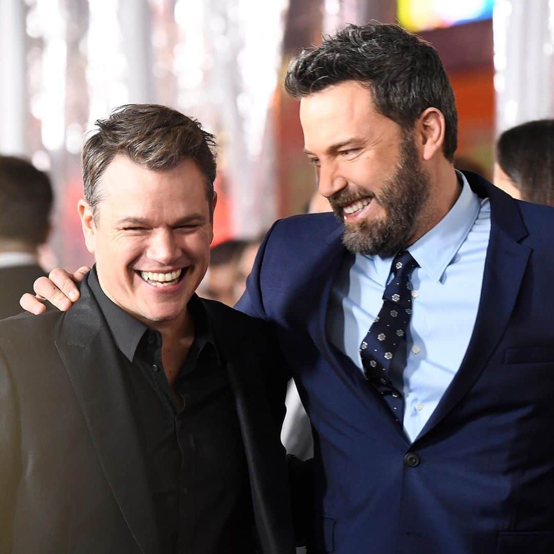 E! Onlineさんのインスタグラム写真 - (E! OnlineInstagram)「Can we take a moment to talk about Ben Affleck's transformation? He debuted his new look in a promo video with Matt Damon so run, don't walk, to the link in bio to watch. 🤯(📷: Getty Images)」10月17日 6時46分 - enews