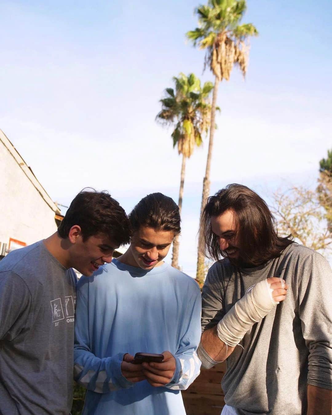 のインスタグラム：「My brothers & I launched @ShiftingGriersPodcast today! Listen to EP. 1 - link in bio ☺️🎙🚀💫」