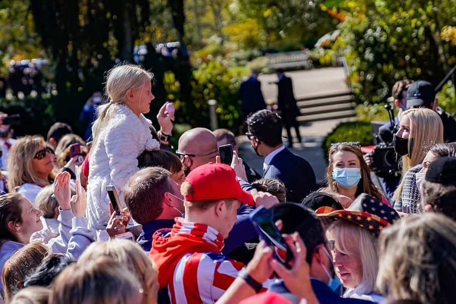 イヴァンカ・トランプさんのインスタグラム写真 - (イヴァンカ・トランプInstagram)「Thank you Cincinnati!  With your help, your voice, and your vote on November 3, we will win Ohio and another historic victory for the People’s President,  @realdonaldtrump! 🇺🇸」10月17日 7時07分 - ivankatrump