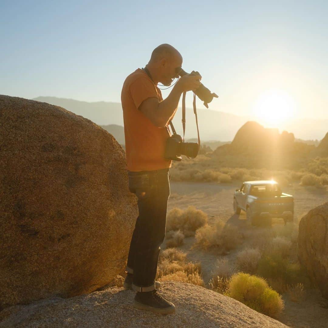 のインスタグラム：「Our friend @jeffjohnson_beyondandback doing his thing on location in the Mariners Boot.  #letsgetcasual」