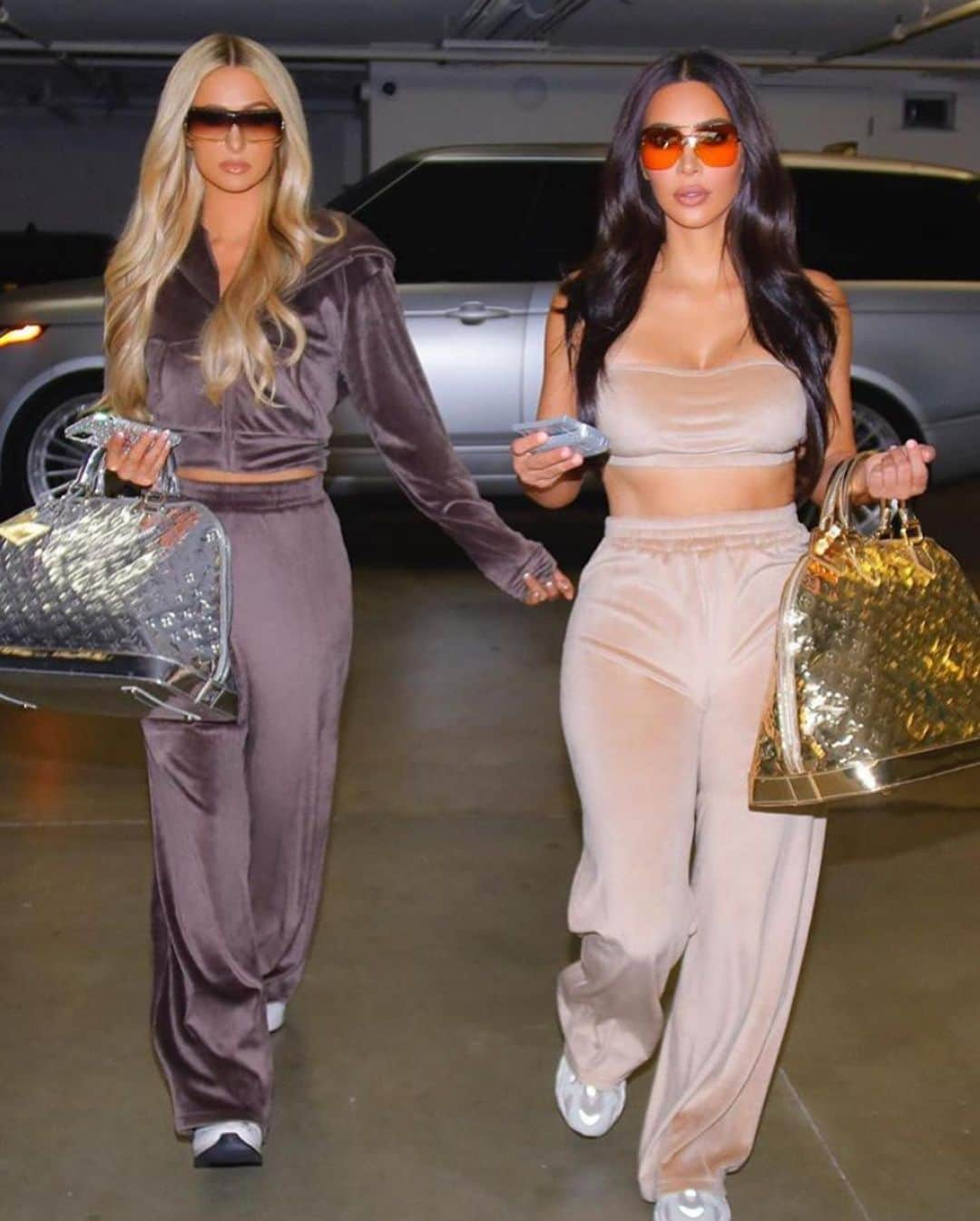 クリス・ジェンナーさんのインスタグラム写真 - (クリス・ジェンナーInstagram)「Iconic! @KimKardashian and @ParisHilton in the new SKIMS Velour collection launching Wednesday, October 21 at 9AM PT / 12PM ET on Skims.com #proudmama #skims」10月17日 7時24分 - krisjenner