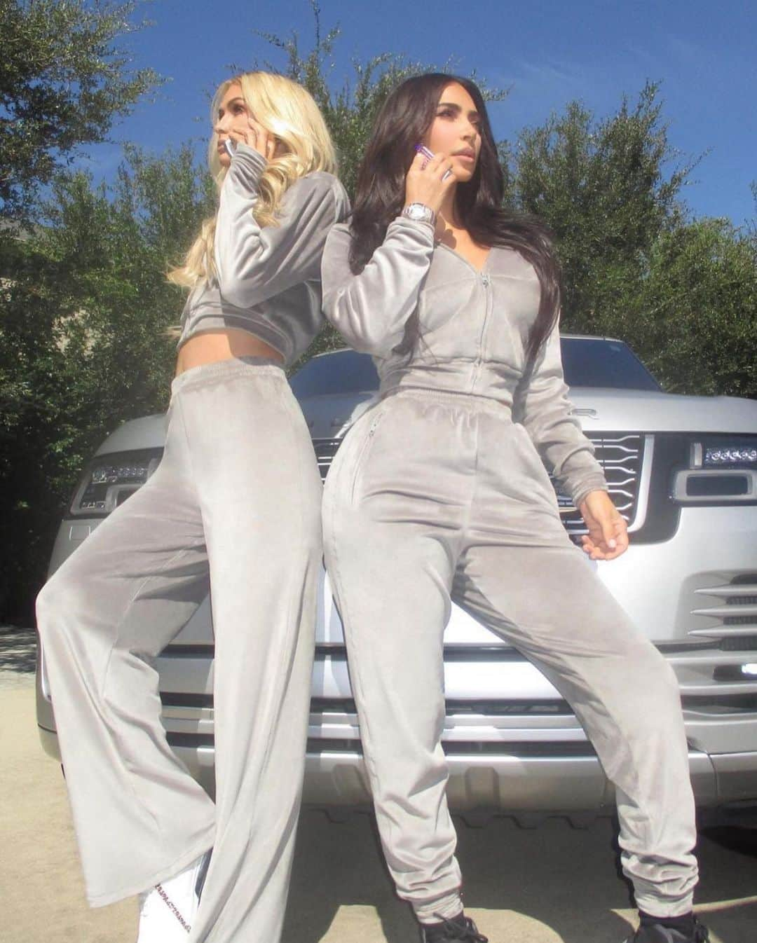 クリス・ジェンナーさんのインスタグラム写真 - (クリス・ジェンナーInstagram)「Iconic! @KimKardashian and @ParisHilton in the new SKIMS Velour collection launching Wednesday, October 21 at 9AM PT / 12PM ET on Skims.com #proudmama #skims」10月17日 7時24分 - krisjenner