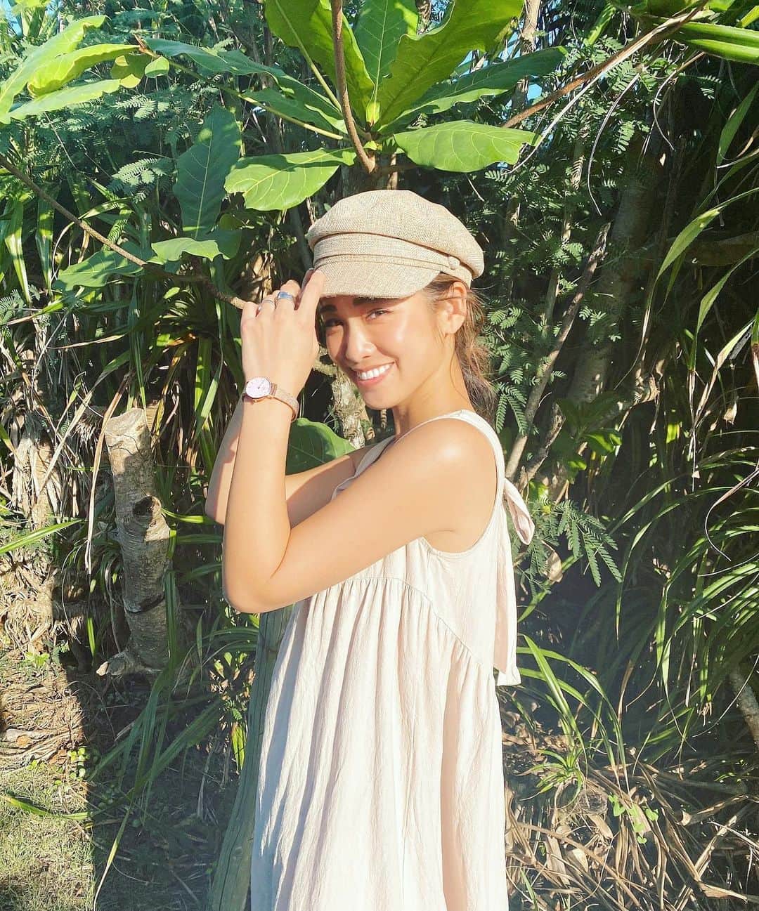 のインスタグラム：「宮古島にきてるよ♡ もうほんとに心から好きな場所 ストーリー大量アップしても、、、 いい🥺❓w * * これで本当に2020年の夏 しめくくりだなぁ𓇼 * * そして旅行のおともに 新しい時計おろしました⌚️✦✧ ▶︎ @danielwellington ダニエルウェリントン初の ピンクダイヤル めっちゃ可愛いくてお気に入り🥰 * * * #ダニエルウェリントン#dwピンクメッシュ#腕元倶楽部#腕時計#腕時計くら部#腕時計コーデ#danielwellington#pink#沖縄#宮古島#miyakoisland#fyp#通り池#リゾートコーデ」