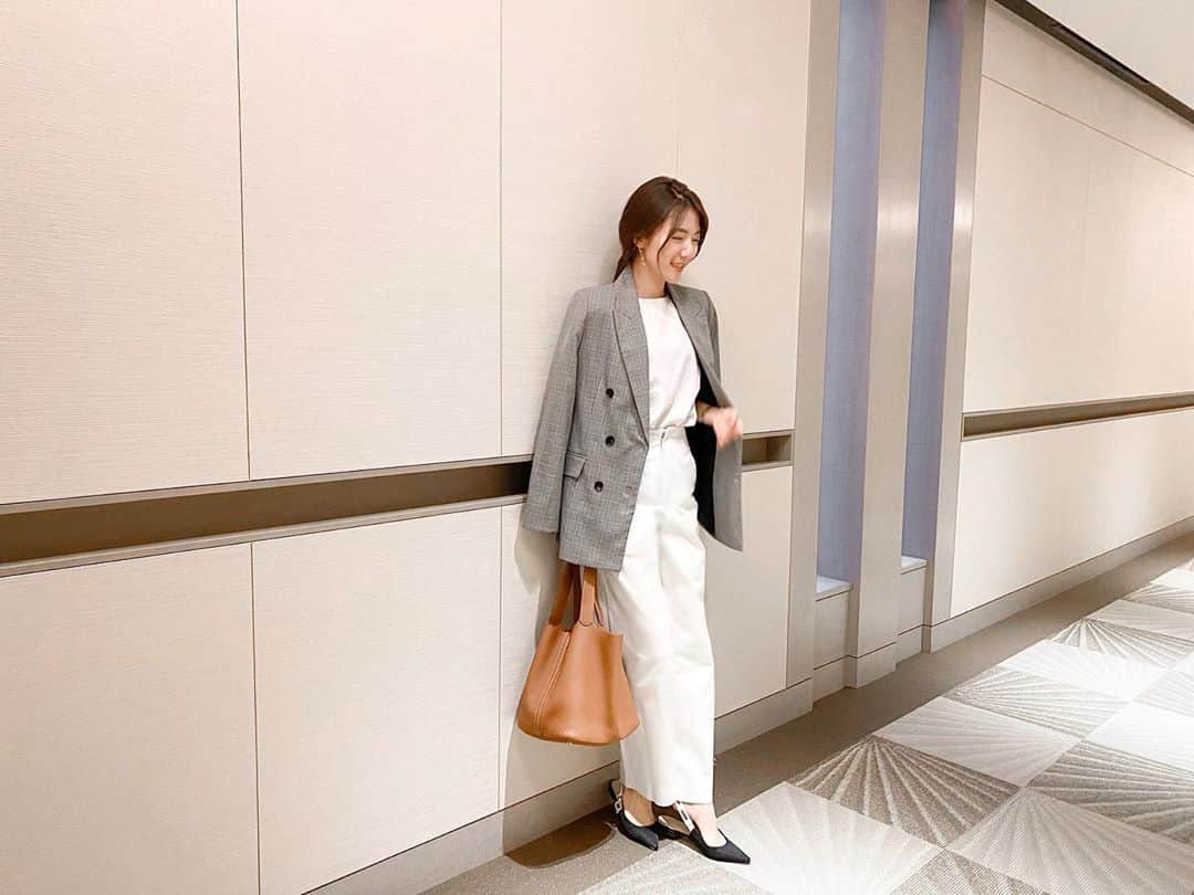 淡輪優希のインスタグラム：「アパレル店舗で必ず出てしまう売れ残りのお洋服たち。捨てられてしまうはずだったdead stockでコーディネートを組んで、新しいかたちで手軽にファッションを楽しめるサービス『AUNE @aune_for_you 』を利用させて頂きました‼️👖👗👚 . その時何かの理由で選ばれなくても、シーズンをこえて、年代をこえてまた自分にしっくりくるタイミングがあるはず。ぜひ皆さん新たな出会いを求めてAUNEチェックしてみてほしいなと思います。きっと素敵な出会いがあるはず✨ #これあうね #AUNE #ootd #fashion #コーディネート」