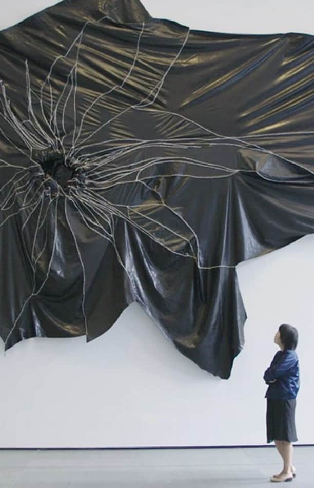 ニューヨーク近代美術館のインスタグラム：「“It’s almost like trying to nail a jellyfish to the wall.”  Curator Michelle Kuo discusses the pleasures—and challenges—of working with #RodneyMcMillian’s massive vinyl sculpture, “Succulent,” in the first video of our UNIQLO ArtSpeaks series. This new installation of McMillian’s “shape-shifting” work transforms our lobby into a portal into another world.  Explore our collection work by work as we release a new #ArtSpeaks video each Friday.  @UNIQLOusa is MoMA’s proud partner of #ArtForAll.」