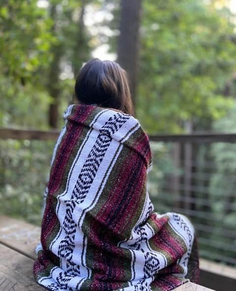 HGTVさんのインスタグラム写真 - (HGTVInstagram)「Mentally, we're here. ✌️🧘 Whether you're picnicking under colorful foliage or curling up by a fire pit at home this weekend, an outdoor-friendly blanket is a must for fall. 🍂 We rounded up our favorite throws for brisk evenings and crisp mornings spent outside.⁠ ⁠ Click the link in our bio to shop them all. 🔝🛍⁠ ⁠ #fallfeels #fallvibes #cozy #cuddleup #HowToHalloween」10月16日 23時02分 - hgtv