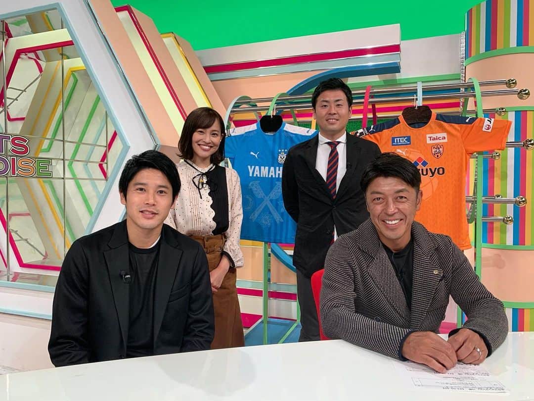 佐野伶莉のインスタグラム：「_ スポパラに内田篤人さんが！⚽️ 引退後県内の番組に初出演、とびっきりにも出演して下さいました！！沢山お話伺ったので、ぜひこのあと！！✨ 大学時代、サークルのみんなとW杯応援したな。。🎉 間違いなく、私の思い出の一コマを彩ってくれた方！ #ノボリさんと内田さん#改めてすごい並び#スポパラ#みんな東部出身です」