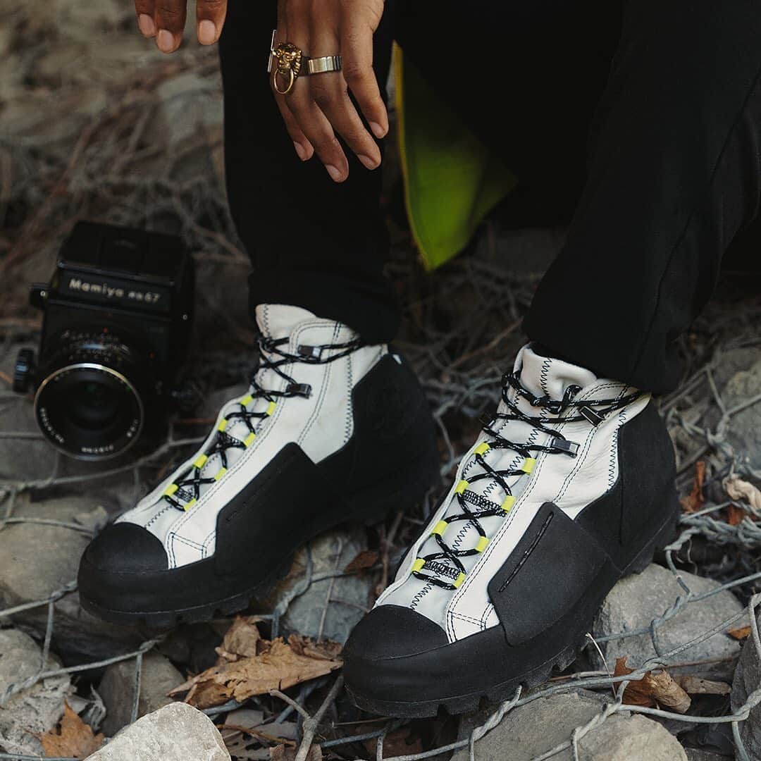 converseのインスタグラム：「Meet the Chuck Taylor Storm Boot, an all-weather performance boot that takes cues from the Chuck Lugged first unveiled in 2019 and re-engineered by Converse in collaboration with leading British luxury Menswear brand, A-Cold-Wall*.⁣⁣ ⁣⁣ Now, we’ve evolved the silhouette to take on the elements: new materializations include a waterproof nubuck upper, GORE-TEX internal bootie with micro-fleece lining, lugged rubber outsole, plus industrial hardware and hiking-inspired laces that add a later of style. Available now on Converse.com.」