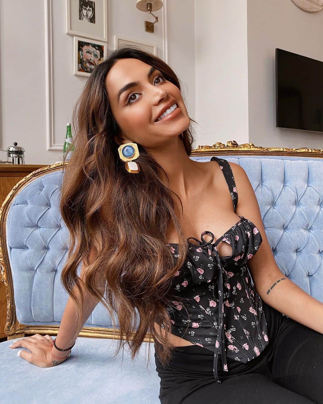 Diipa Büller-Khoslaのインスタグラム：「TGIF feeling! Where in the world are you guys from? I’m Indian, living in Amsterdam. ❤️」