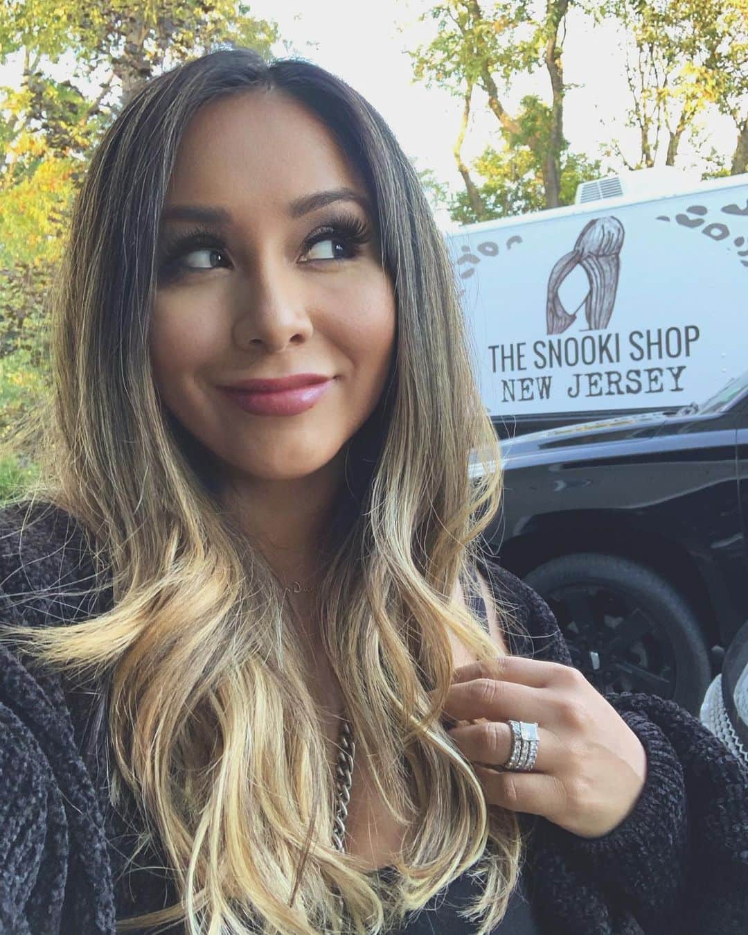 ニコール・ ポリッツィのインスタグラム：「MAWMA 🖤 @thesnookishop」