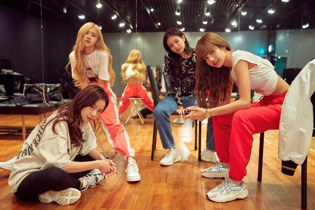 British Vogueさんのインスタグラム写真 - (British VogueInstagram)「@BlackpinkOfficial has redefined the idea of what a powerful girl band looks and sounds like. K-Pop stars @SooYaaa__, @JennieRubyJane, @Roses_Are_Rosie and @LaLaLaLisa_M train for 14 hours a day, but being in 2020’s biggest girl band isn’t just about making music... Click the link in bio for everything that you need to know about the new #Blackpink documentary on @NetflixUK.」10月16日 23時15分 - britishvogue