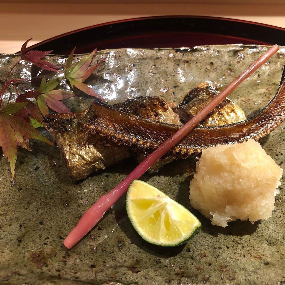 宇佐美進典のインスタグラム：「敏腕弁護士の紹介で車力門のおの澤にてサンマを。今年一のサンマでした。美味かったー。　#荒木町　#車力門　#おの澤」