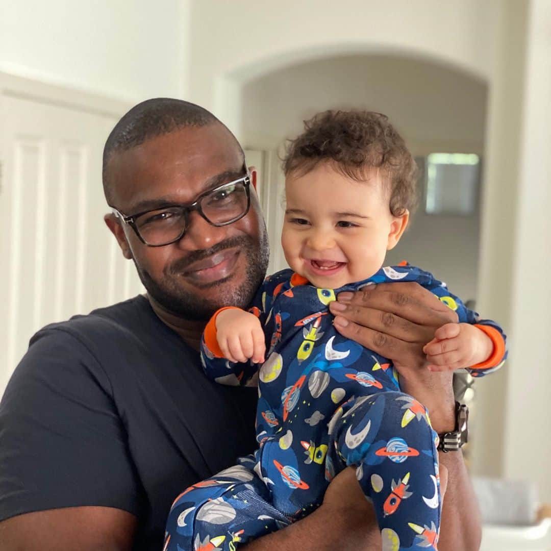 フォルケ・アキンラデウォさんのインスタグラム写真 - (フォルケ・アキンラデウォInstagram)「Big smiles with Uncle Doc Shock🥰  . . . . . . . #fbf #flashbackfriday #uncle #babyboy #naija #naijaboy #family #love」10月16日 23時22分 - folukea