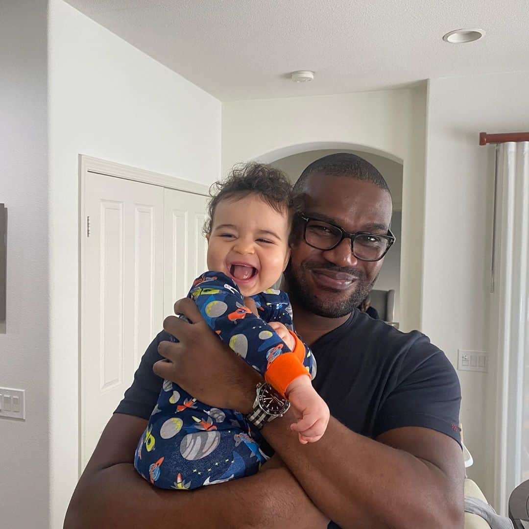 フォルケ・アキンラデウォさんのインスタグラム写真 - (フォルケ・アキンラデウォInstagram)「Big smiles with Uncle Doc Shock🥰  . . . . . . . #fbf #flashbackfriday #uncle #babyboy #naija #naijaboy #family #love」10月16日 23時22分 - folukea