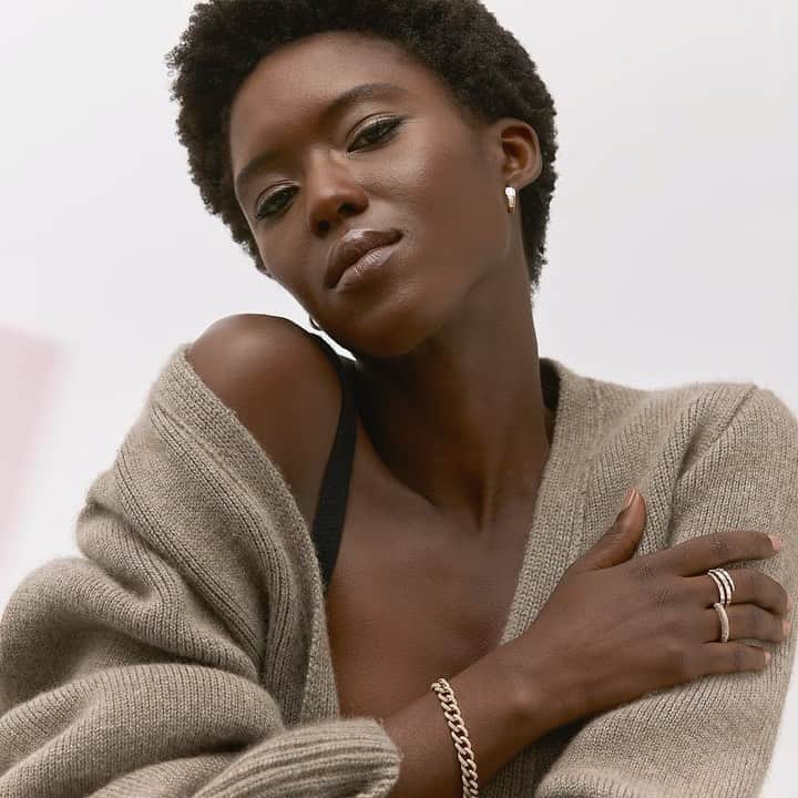 Saks Fifth Avenueのインスタグラム：「Embrace @anitakojewelry exquisite embellishments and diamond-laden designs—to layer or to let shine separately, like this 18K rose gold chain necklace. Select styles now available for a limited time on saks.com. #SaksStyle」