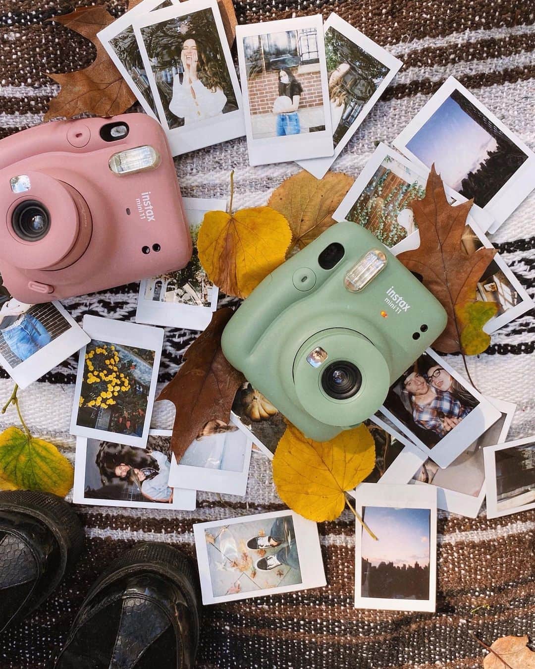 Urban Outfittersさんのインスタグラム写真 - (Urban OutfittersInstagram)「We love it when this happens: new colors in @fujifilm_instax_northamerica are available exclusively at UO and—bonus!—they're only $69 for a limited time. Link in bio to shop! #UOTech @mia_colona」10月16日 23時34分 - urbanoutfitters